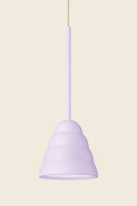 Lampa wisząca Figura Stream ⏀16.5 cm liliowa Schneid Studio – Lampy wiszące | bihome.pl