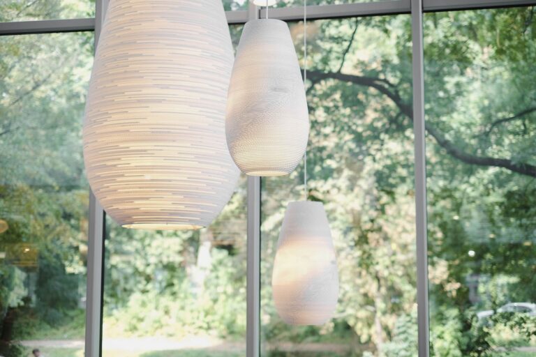 Lampa Wisząca Scraplight Drop  biała Graypants Lifestyle